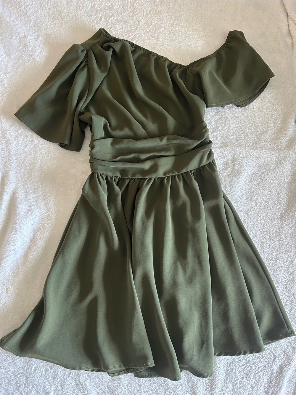 Alice + Olivia Olive One-Shoulder Ruffle Cocktail Dress